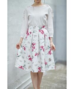 トッコクローゼット（TOCCO closet）　花柄スカート　スカート　フレアースカート　M　「美品」　背中ゴムで穿きやすい