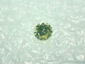 LIGHT YELLOW GREENのダイヤモンドルースになります。