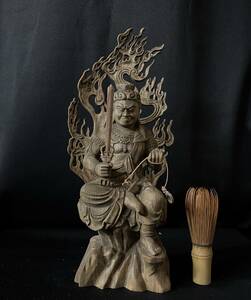 井波彫刻　高31cm 仏教工芸品　香樟材　時代彫刻　古美術　木彫仏教　精密彫刻 仏師で仕上げ品　不動明王座像