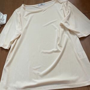 未使用　シルク100% カットソー　半袖　トップス　プルオーバー　パジャマ　美肌　インナー　シャツ　綺麗めTシャツ　プレゼント