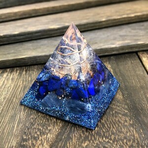 【新生活を始める方へ】ピラミッド型Ⅱ オルゴナイト ラピスラズリ＆カイヤナイト 5ｘ5ｘ5㎝