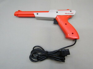 42-KG736-80: NES用 任天堂 Nintendo Zapper スプラトゥーン元ネタ ファミコン海外版 ザッパー 光線銃 Nintendo Entertainment System