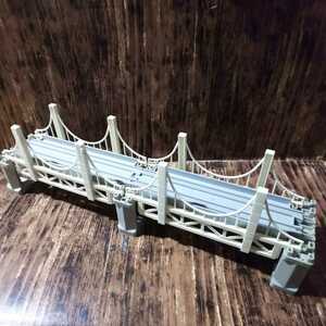 ● プラレール「つり橋」グレー橋脚 高架レール 鉄橋 吊り橋 白 トミカ