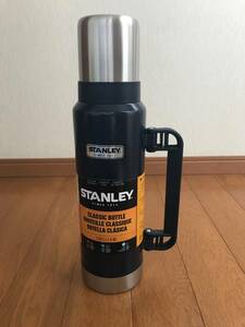 新品 STANLEY スタンレイ ステンレス製 真空 断熱 クラシック ボトル 紺 1.32L 保温 保冷 キャンプ アウトドア スポーツ