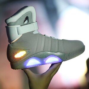 バック・トゥ・ザ・フューチャー 未来の靴 スニーカー シューズ 黒 LED点灯 海外限定 レプリカ 2色