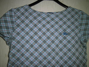 Ф　　バーバリーロンドンの半袖Tシャツ　　日本製ブルーレーベルショート丈