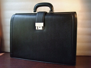 高級本革 BURBERRY バーバリー ビジネスバッグ　未使用に近い超美品　22602 黒