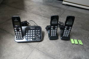 ＊＊全国送料無料＊＊　パナソニック　コードレス電話機　母機１台、小機２台　KX-TG4741　DECT6.0PLUS　海外製品　中古品