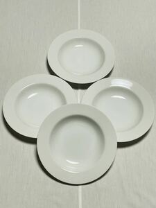 【国産高級白磁】軽い　白無地のパスタ皿　スープ皿　新品4枚 リチャードジノリ ウェッジウッド　ロイヤルコペンハーゲンカレー皿