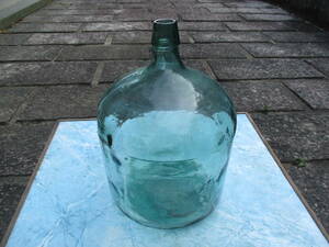 西7−1　掘り出し物　大きなガラス瓶　アンティーク　珍品　気泡◇大きな花瓶　昭和レトロ デミジョンボトル 