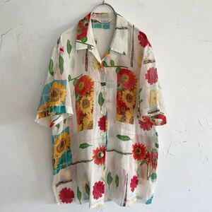 ヴィンテージ 花柄 ボタニカル柄 透け感のある半袖オープンカラーシャツ 2 総柄 コットン100% シェル 貝ボタン レディース古着 日本製