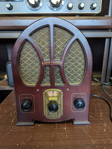 アンティーク風 ＡＭ／ＦＭラジオ　木製筐体　２バンドラジオ