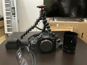 SONY A7RIII カメラ (電池あり)+ LOXIA 2/50 LENS (中古), JOBY TRIPOD + CHARGER (acアダプターかusbケーブルがないごめん)。配達無料。