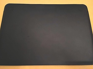 【中古美品・純正】Apple MacBook Pro Leather Sleeve/レザースリーブ 15inch(インチ) Black/ブラック/黒 MTEJ2FE/A [除菌済]