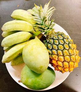 絶対オススメ！！ギフトにも！沖縄産キーツマンゴー、アップルバナナ、パイン沖縄改良ハワイ種３種！