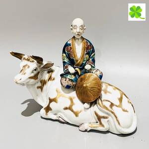 甲HK8639 時代物 蔵出し品 状態良好 高さ21cm 横幅26cm 九谷焼 牛乗り丁髷農民 金彩色絵 飾物 縁起物 魔除け 古美術 骨董品