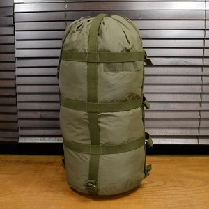 オーストリア軍放出品 コンプレッションバッグ 寝袋収納用 カリンシア製 オリーブドラブ [ 可 ] オーストリア陸軍