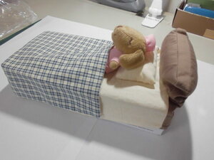 (超格安) 可愛いワンちゃんが寝ているベッド型のティッシュカバー（未使用新品）の出品です