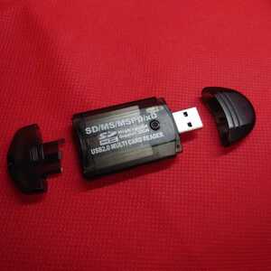 送料63円 SDカードリーダー キャップ付き 18グラム　軽量　USB読み取り　sd ms mspd xd USB2.0 マルチカードリーダー　コンパクト　携帯