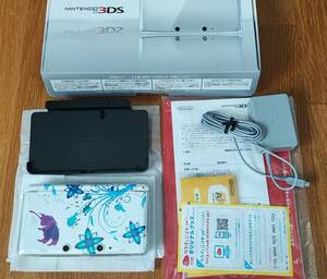 美品 任天堂 NINTENDO 3DS アイスホワイト 花柄スキンシール貼付済 付属品ほぼ未使用 マリオ風ケース付属