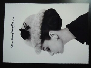 A4 額付き ポスター オードリーヘップバーン Audrey Hepburn モノクロ 帽子 サイン 文字