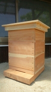 大工OB作製・日本蜜蜂三段重箱式巣箱、ミツバチ、柾目使用（焼き無し）