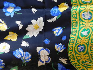 未使用　McDavid イタリア製　お洒落スカーフ　シルク　ドイツ　絹　花柄と虫　美しい色　黒ベース