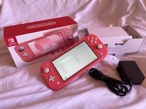 【美品】ニンテンドースイッチライト　コーラル　ピンク　Nintendo Switch Lite 箱、ACアダプタ付き 動作確認品　【１円スタート】