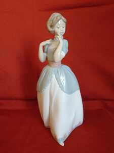 【1円スタート】リヤドロ LLADRO No.6755 「ドレスを着てポーズ 」(A PROPER POSE) フィギュリン 陶器人形 