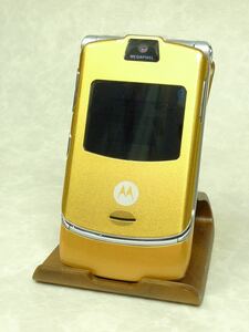 【日本未発売カラー/新品】Motorola モトローラ　　ゴールド　ACアダプタ付き　M702iS SIMフリー　送料無料