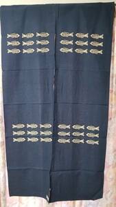 アジアン雑貨　インド製　プリントのれん　紺　さかな　150cm