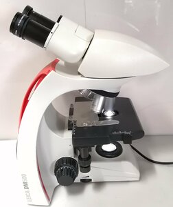 【Y10-1】顕微鏡 ライカ LEICA DM500 対物レンズ4個付き 接眼レンズ 動作品