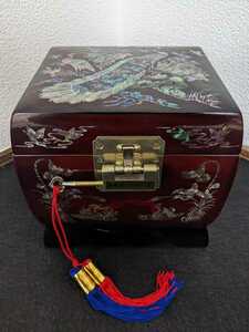 螺鈿細工 貝殻 鍵付き ジュエリーボックス アクセサリーケース 宝石箱 漆器 螺鈿 小物入れ 収納箱 韓国　