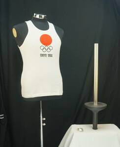 東京オリンピック 第１８回大会 1964年 聖火トーチホルダー ランニングシャツ 参加記念章ピンバッジ 柳宗理
