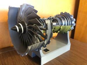 ターボジェットエンジン　模型　モーター組み込み　可動式