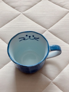 【送料込み】【美品】のらや　猫のマグカップ　青色　陶磁器