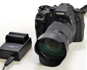 (中古品) SIGMA デジタル一眼レフカメラ SD1Merrill 4,600万画素 FoveonX3 本体　＋ レンズ18-300mm付き