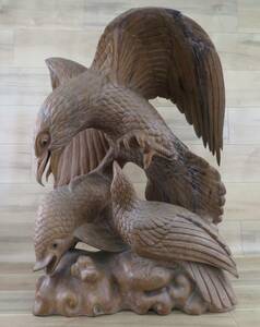33926 見事な木彫りの像 鷹 鷲 親子の鷹と魚 高さ75cm 22.5kg オブジェ 木製 和風 インテリア アンティーク 動物 骨董 レトロ 古民家 鳥