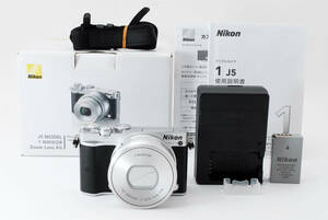 ■ほぼ新品■ ニコン Nikon 1 J5 レンズキット シルバー 約2081万画素《ショット数わずか1524回！元箱付》 NK-01O22-149