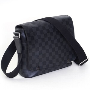 【極美品】ルイヴィトン Louis Vuitton ダミエグラフィット ディストリクト PM NM ショルダーバッグ 鞄 斜め掛 1円 定価約16万 A0228