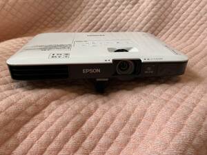【即決あり】エプソン EPSON EB-1780W プロジェクター ランプ使用436時間 HDMI 3000lm　天吊り金具 100インチスクリーン付き