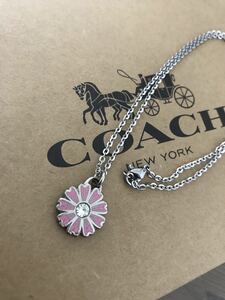 正規美品　コーチcoachビジュー付き菊の花ネックレストップ　ピンクとシルバー色　小　ペンダントヘッド　＋ネックレスチェーン