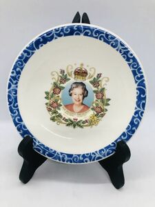 国内発送 2002年 エリザベス女王 即位５０周年記念 お皿（約１４cm）　ゴールデンジュビリー 英国王室 E29