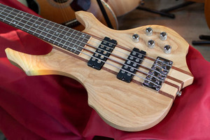 変形　5弦ベース　スルーネック　5 String Bass