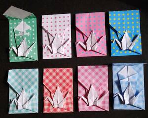 折り紙　ポチ袋　ドット柄４点＋チェック柄４点(熨斗つき鶴)全部で８点です。１枚の折り紙で出来ています。お年玉　つる ツル ハンドメイド