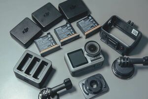 【美品】DJI OSMO Action アクションカメラ+ DJI OSMO Action 充電キット+ トライプルーフハウジング……