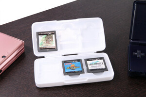 ∬送料無料∬DSゲームカードケース6枚収納∬白 ゲームソフト収納ケース　3DS/DS兼用 カード6枚収納 新品即決