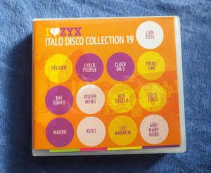 イタロ ディスコ コレクション 19 CD 当時日本で発売されていた ユーロビート 系のCDには収録されていない曲が多めだと思います