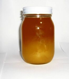 信州産　令和4年度産　天然純正蜂蜜（リンゴ蜜　中瓶）600ｇ(3)