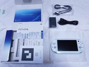 PS Vita　新品同様　ライトブルー ホワイト　PCH-2000　本体、液晶画面は、無傷　ほとんど未使用に近い　付属品も綺麗な美品　全6点セット